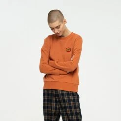 Classic Dot Chest Emb Crew